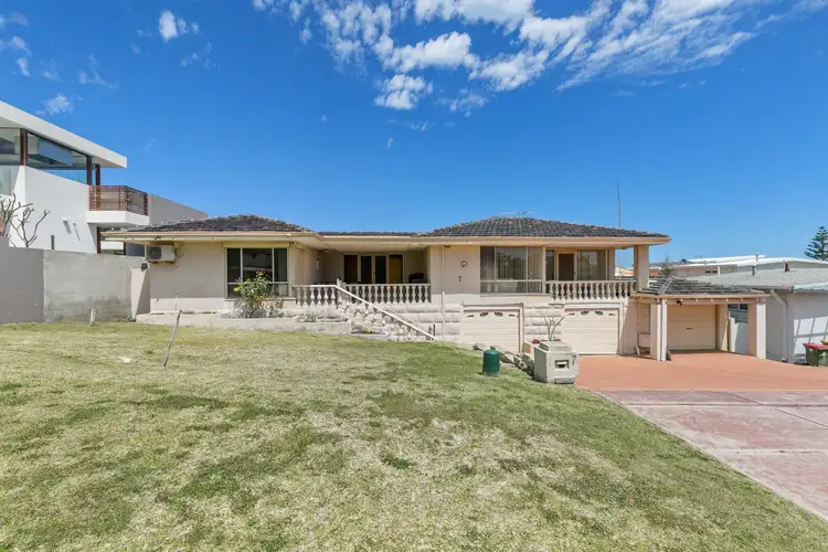 7 Karrinyup Road, Trigg WA 6029