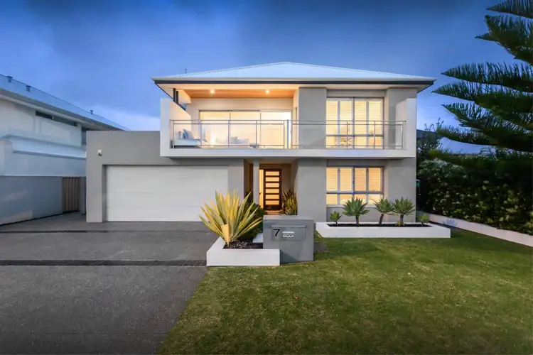 7 Romano Crescent, Iluka WA 6028