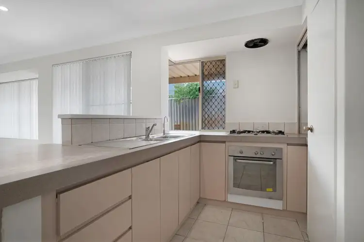 18 Banksia Circle, Thornlie WA 6108