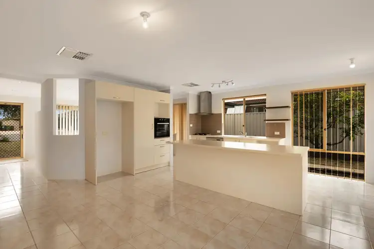 18 Daley Close, Atwell WA 6164