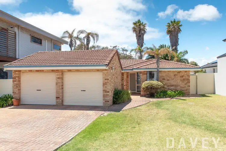 35 Flora Terrace, Watermans Bay WA 6020