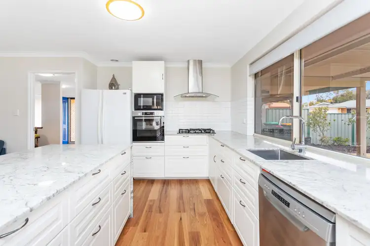 1 AIRDRIE CORNER, Kinross WA 6028