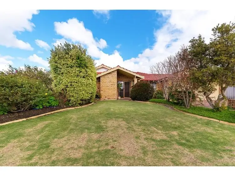 16 Meadow Grove, Leeming WA 6149