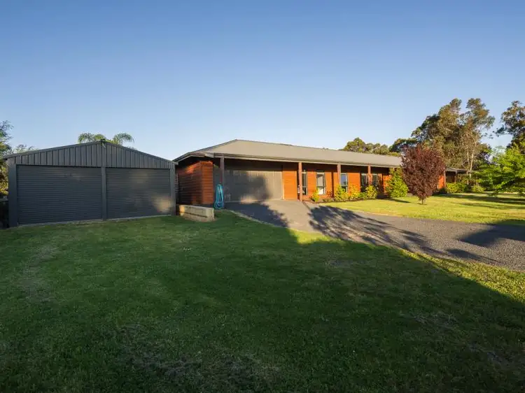 2 Kingia Close, Burekup WA 6227