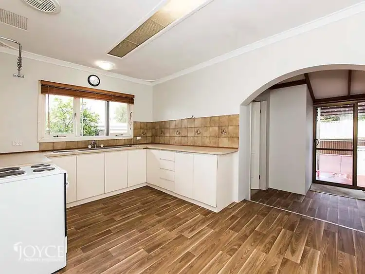 32 Lester Drive, Thornlie WA 6108