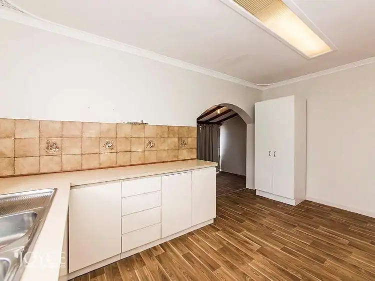 Fifth view of Homely house listing, 32 Lester Drive, Thornlie WA 6108