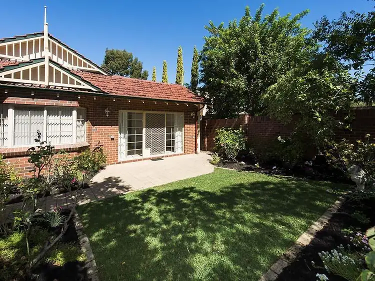 1/112 Waratah Ave, Dalkeith WA 6009