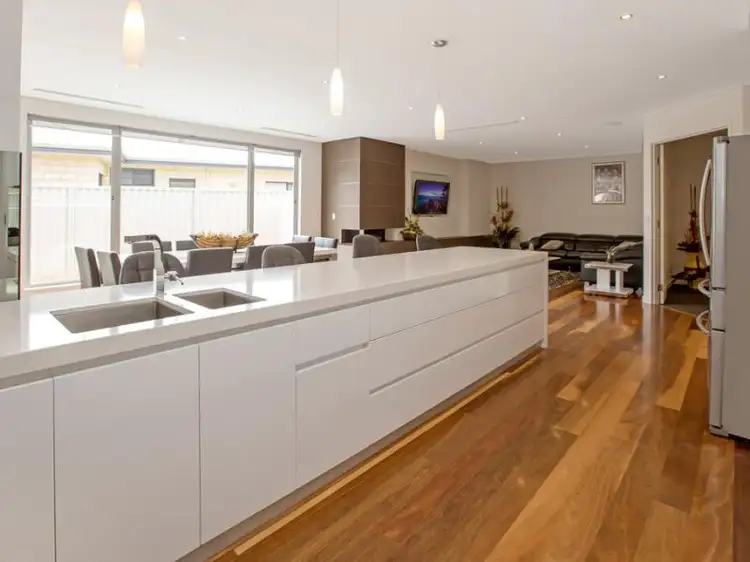 53 Williams Road, Melville WA 6156