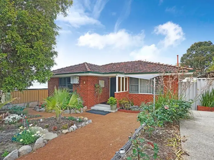 59 Waverley Rd, Coolbellup WA 6163