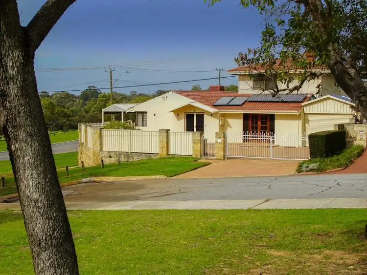 8 Thorpe Place, Carine WA 6020