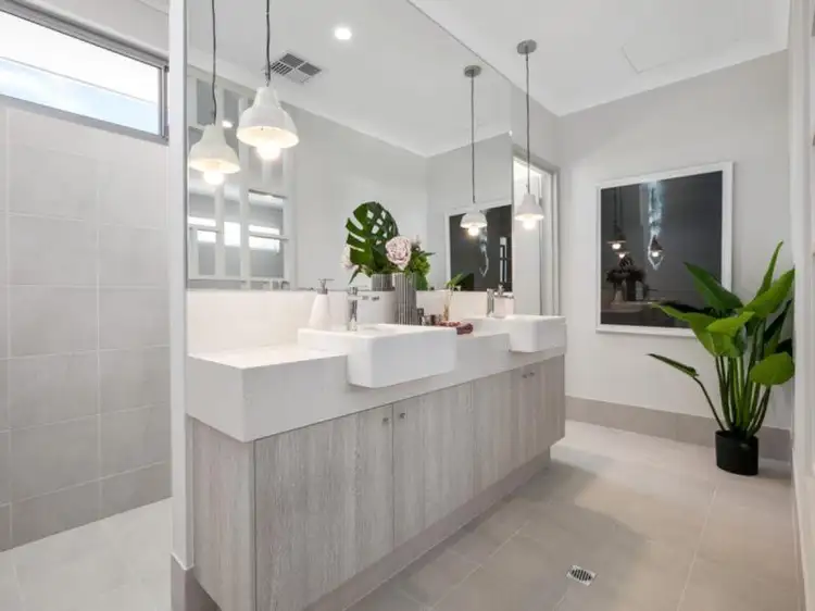 12 Gooljak Rise, Lakelands WA 6180