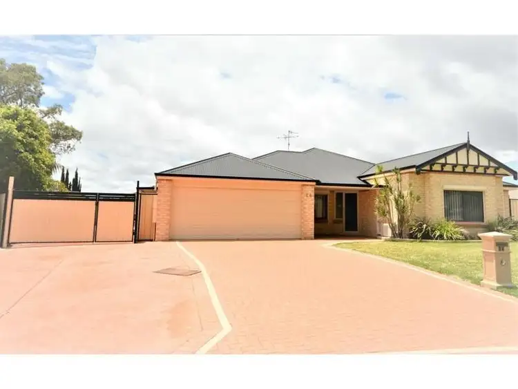 24 Nullewa Parkway, Lakelands WA 6180