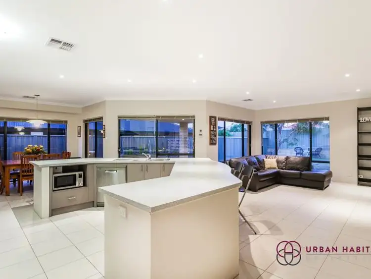 Seventh view of Homely house listing, 212 Runnymede Gate, Leda WA 6170