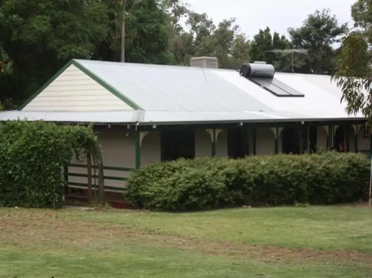 6 Barlee Street, Gingin WA 6503