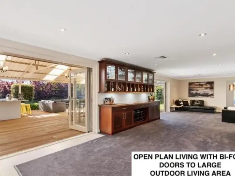 Sixth view of Homely house listing, 5 Hayle Court, Willetton WA 6155