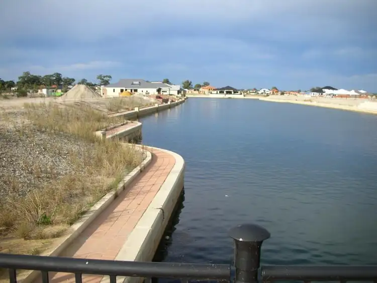 2 Gael Place, Dudley Park WA 6210