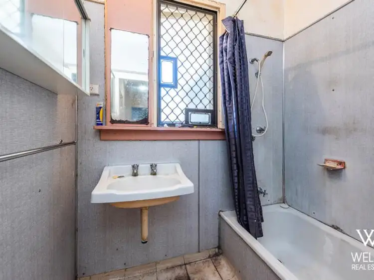 Fourth view of Homely house listing, 5 Casey Street, Cloverdale WA 6105