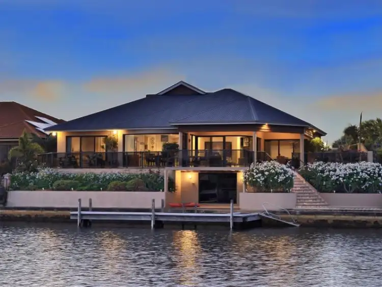 55 Aztec Island Retreat, Halls Head WA 6210