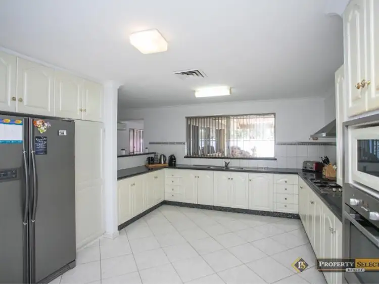 26 Parkin Way, Marangaroo WA 6064