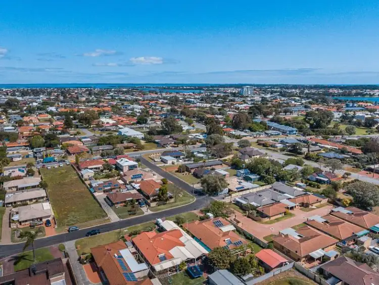 Fourth view of Homely house listing, 7B Chepstow Drive, Mandurah WA 6210