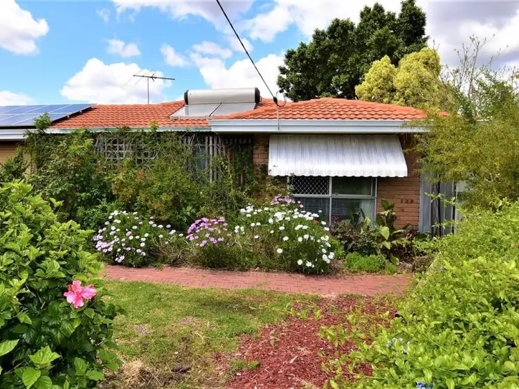 15b Narwood Place, Midvale WA 6056