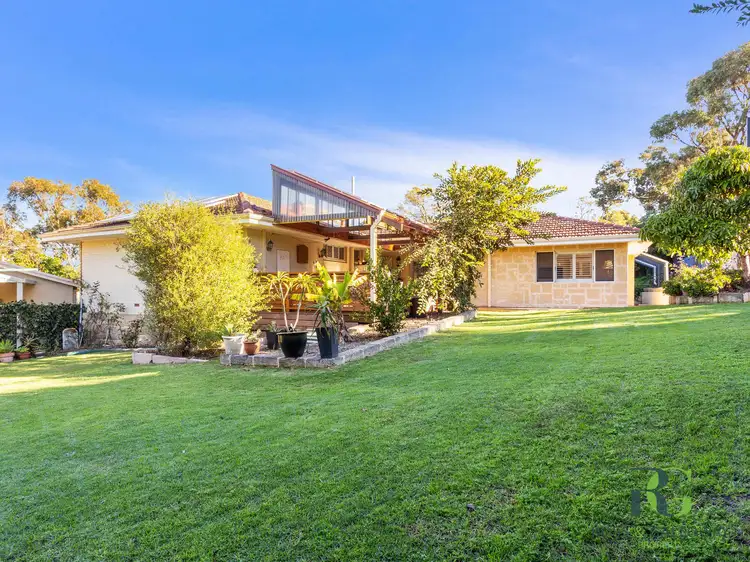 13 Bowling Place, Melville WA 6156