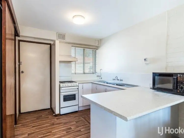 Main view of Homely unit listing, 2/5 Welshpool Road, St James WA 6102