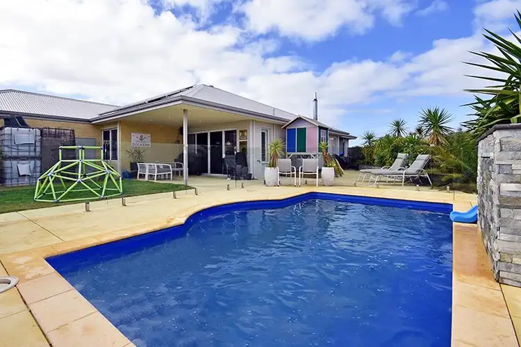 4 Pineroo  Terrace, Ellenbrook WA 6069