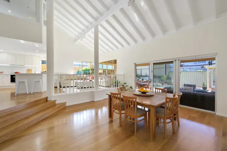 4 De Rouen Rise, Sorrento WA 6020