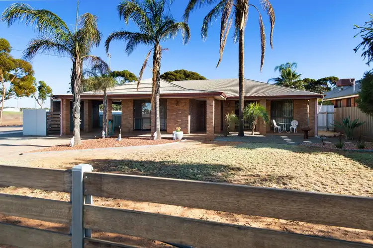 20 Robertson Street, West Lamington WA 6430