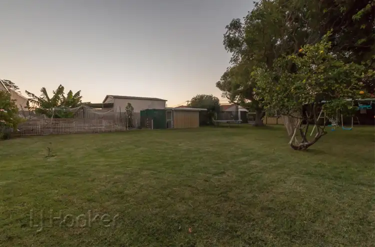 11 Ninda Road, Shoalwater WA 6169