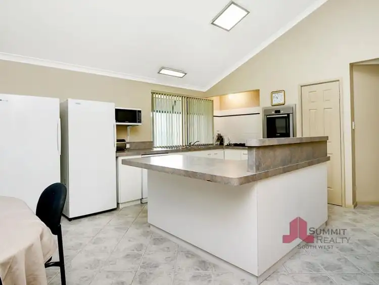 Seventh view of Homely house listing, 4 Caledonia Rise, Australind WA 6233