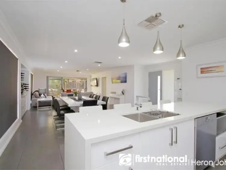 10 Winchester Way, Leeming WA 6149