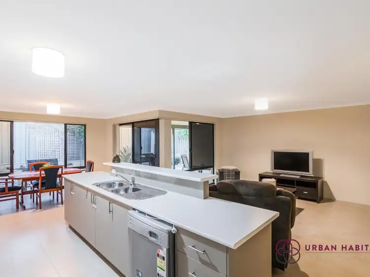 Fourth view of Homely house listing, 6 Westport Link, Leda WA 6170