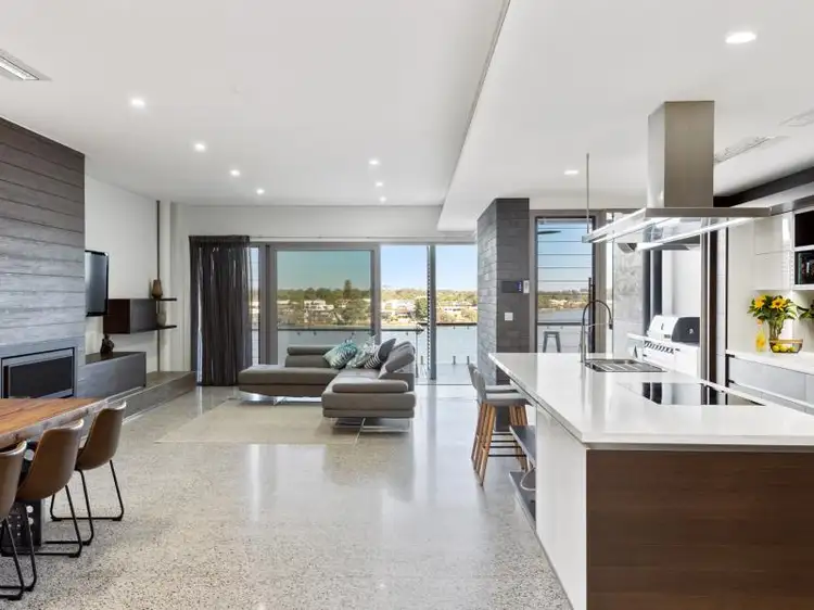 20 River Way, Salter Point WA 6152