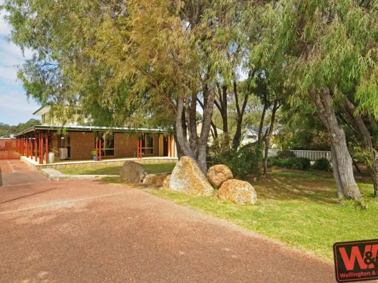 12 Goss Street, Little Grove WA 6330