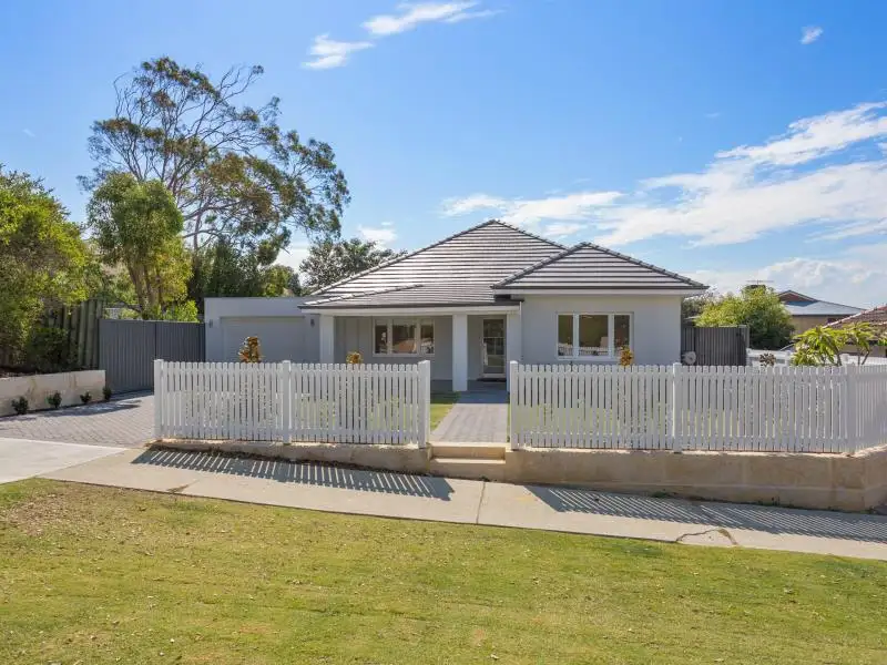 Main view of Homely house listing, 1/23 Kitchener Road, Melville WA 6156