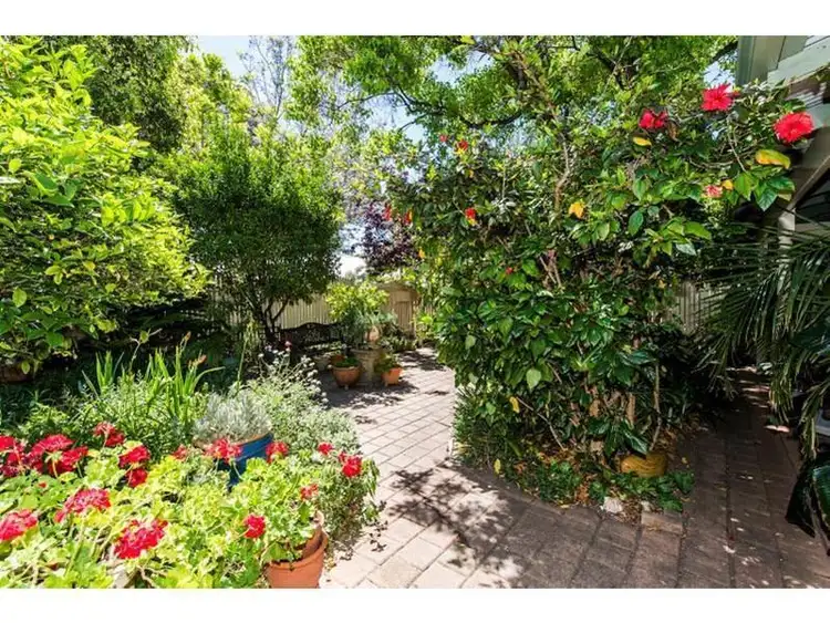37a Bay Rd (independent front 1of only 2), Claremont WA 6010