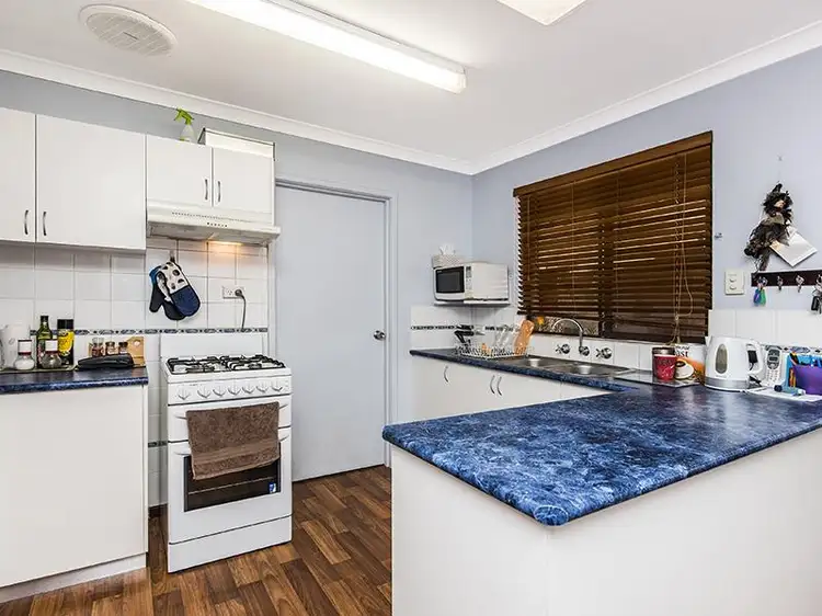 Fifth view of Homely house listing, 4 Northend close, Swan View WA 6056