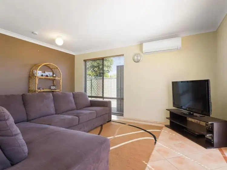 18 Lagoon Place, Beldon WA 6027