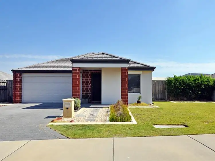 10 Emms Grn, Ellenbrook WA 6069