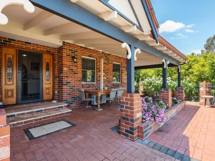2 Larch Court, Woodvale WA 6026