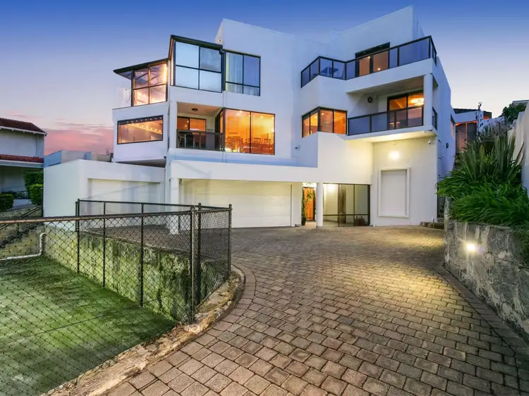 7 Hawkins Avenue, Sorrento WA 6020