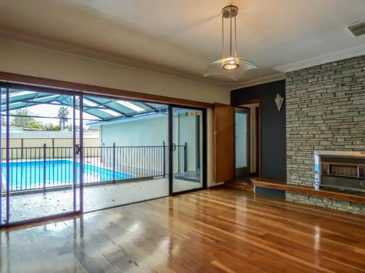 8 Gordon Street, Maida Vale WA 6057