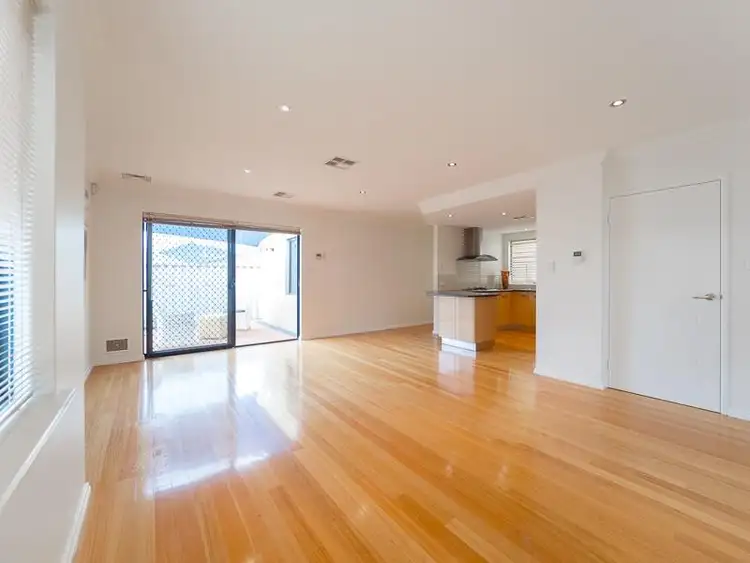 Seventh view of Homely townhouse listing, 2/B Mahlberg Avenue, Woodlands WA 6018