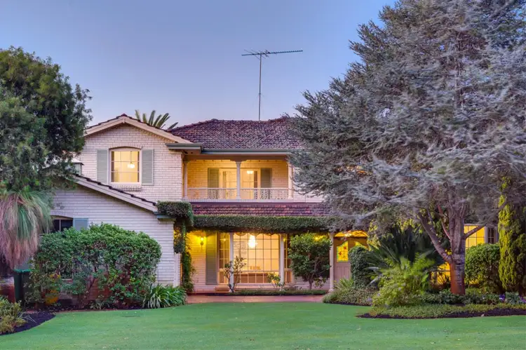 4 Glamis Place, Floreat WA 6014