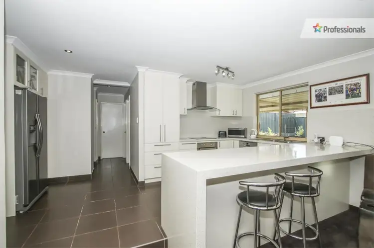 16 Yeates Lane, Stratton WA 6056