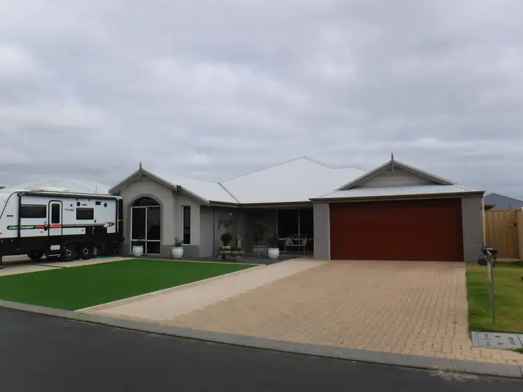 25 Chamberlain Grove, Millbridge WA 6232