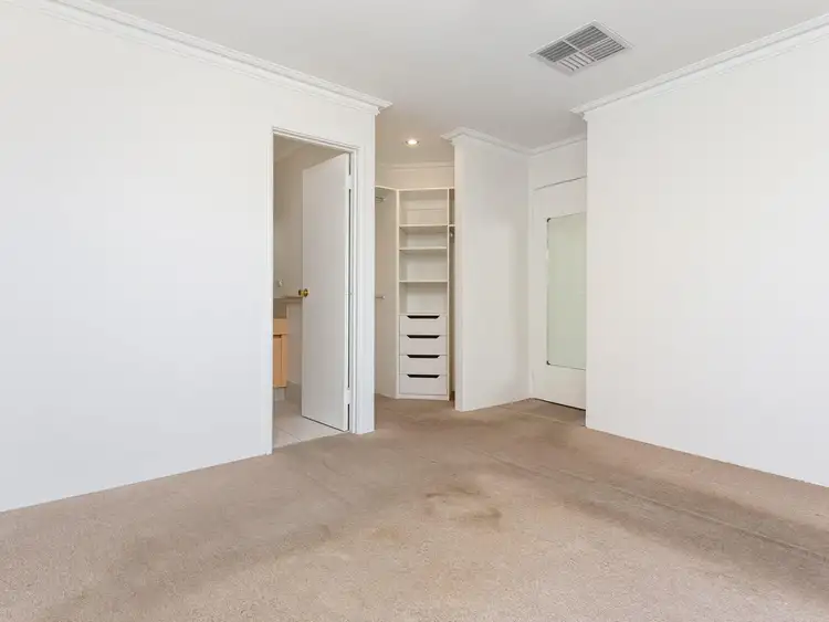 Sixth view of Homely house listing, 2 Cherniss Court, Success WA 6164