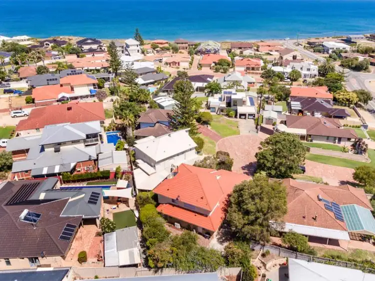 4 Ozone Court, Halls Head WA 6210